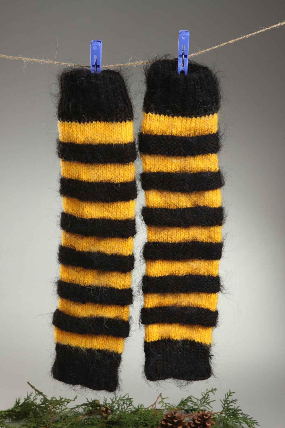 Handmade bunte Beinstulpen Accessoire für Frauen Beinstulpen Wolle schwarz gelb foto 1