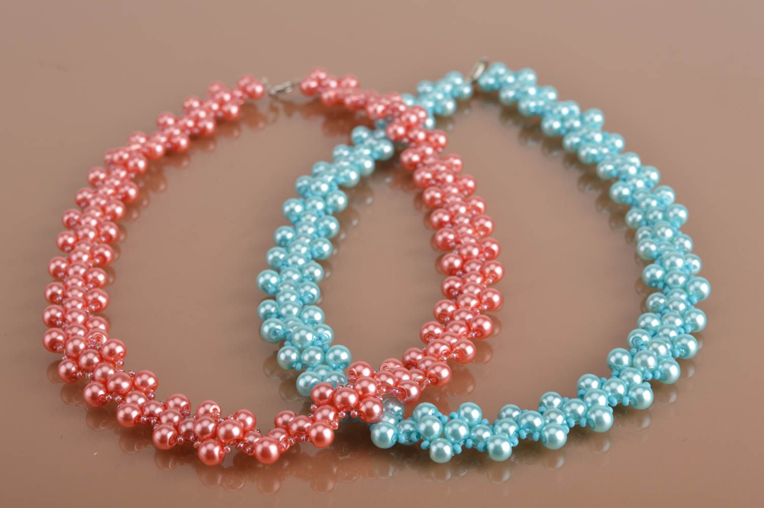Set de bijoux 2 colliers faits main bleu et corail en fausses perles de créateur photo 2