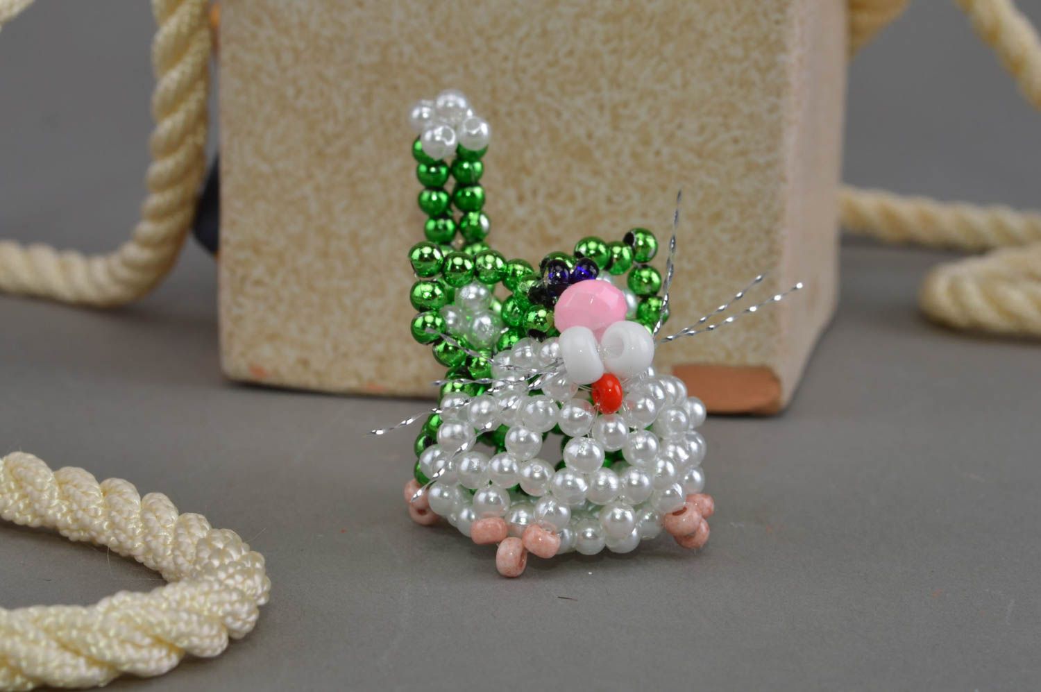 Chat en perles de rocaille figurine décorative faite main vert blanc originale photo 1