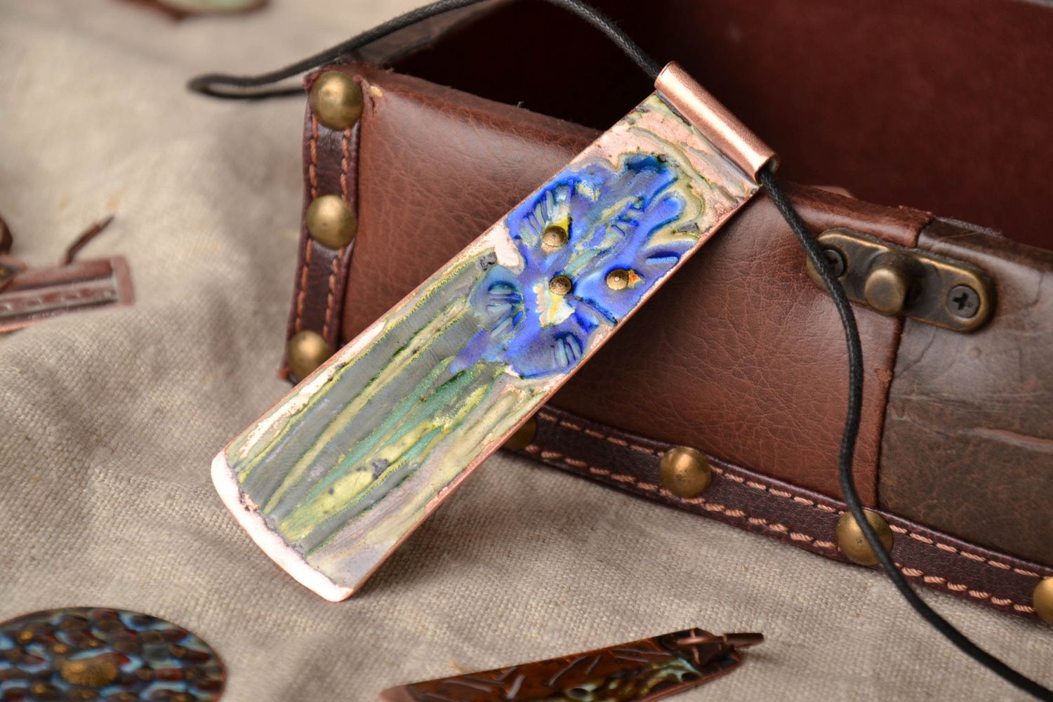Copper pendant with image of flower photo 1