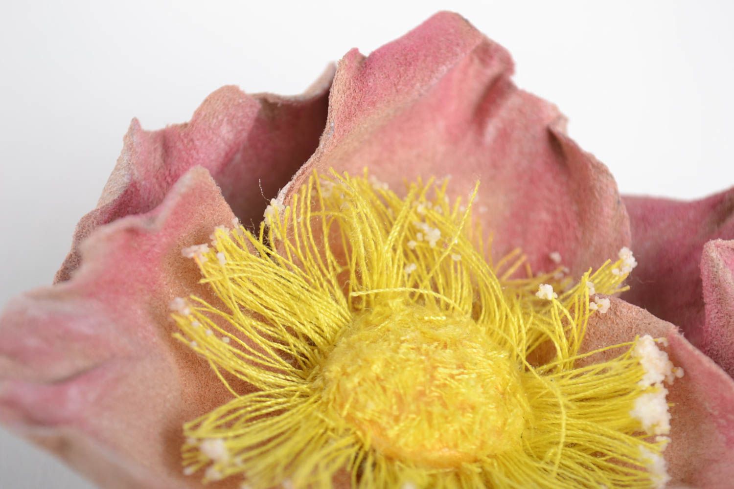 Handmade Blumen Brosche Schmuck aus Leder Designer Accessoire Heckenrose foto 4