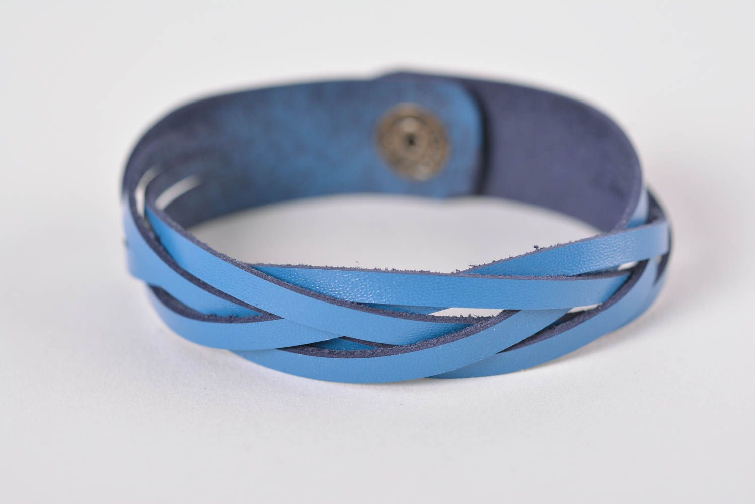 Bracelet en cuir fait main Bijoux originaux bleu tresse Accessoire pour femme photo 2