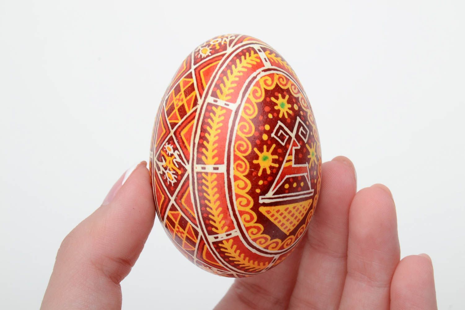 Huevo decorativo de Pascua artesanal pintado a mano en la técnica de cera foto 5
