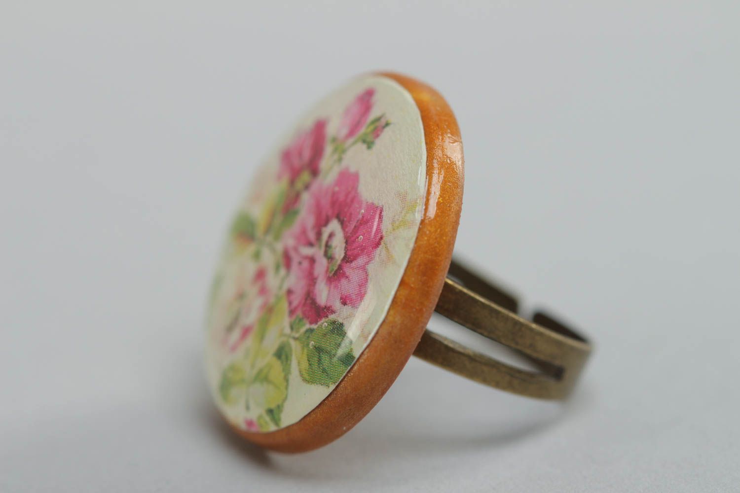 Beautiful handcrafted designer vintage ring made of polymer clay with a flower print photo 2