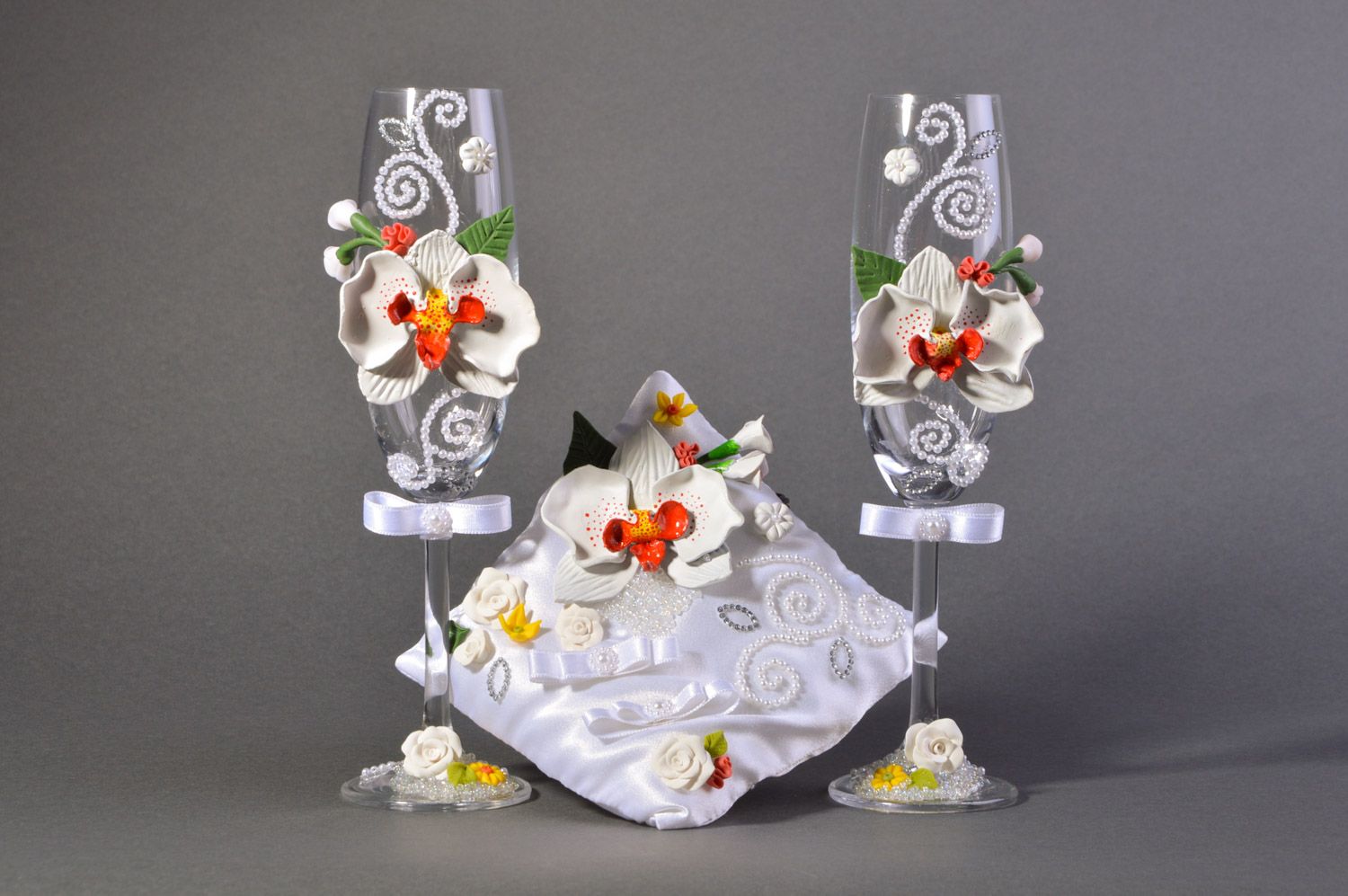 Conjunto de boda copas para boda de cristal 2 piezas con orquídeas cojín para anillos artesanales foto 5
