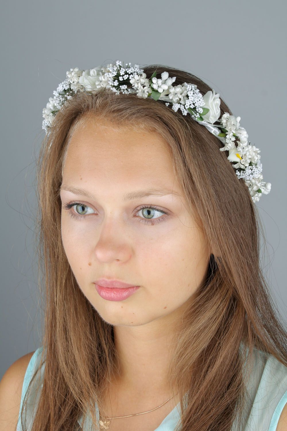 Beautiful headband with flowers photo 1