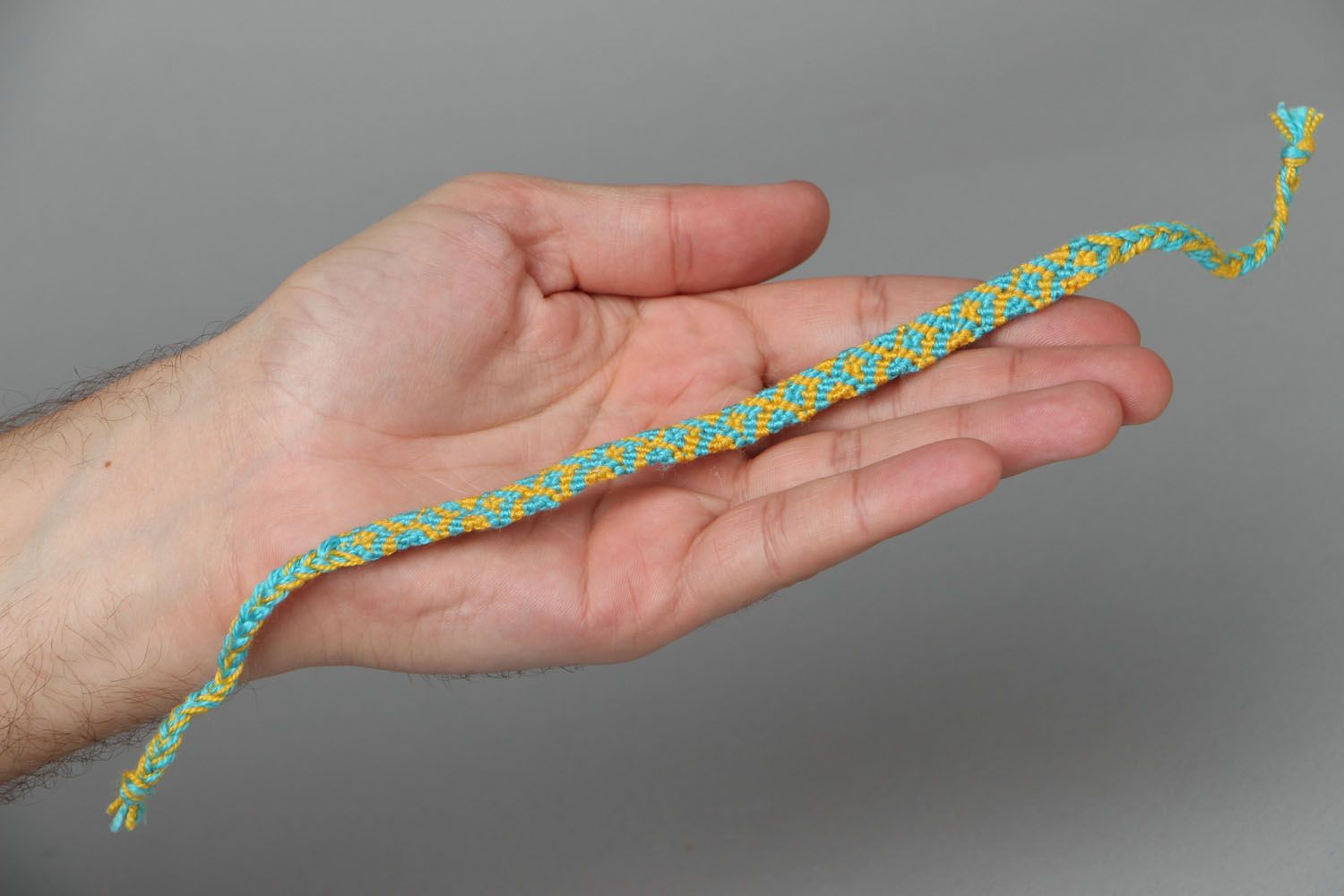 Плетеный браслет в технике макраме фото 4