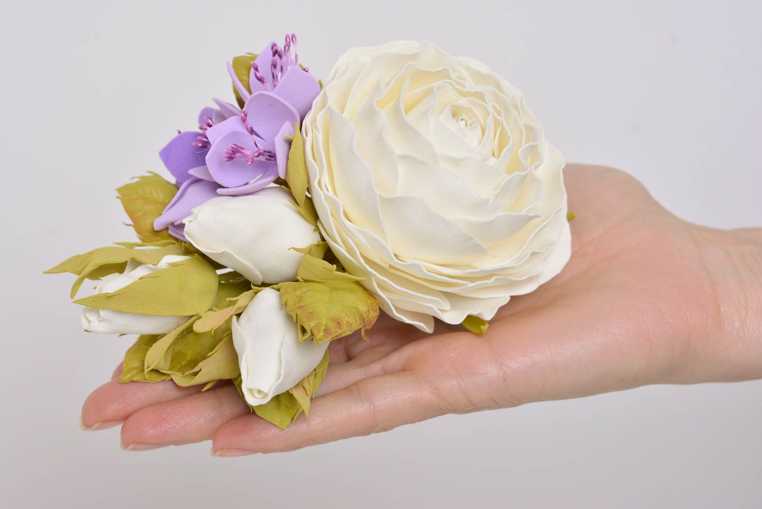 Große schöne Haarspange mit Blumen aus Foamiran für Damen handgemacht  foto 3