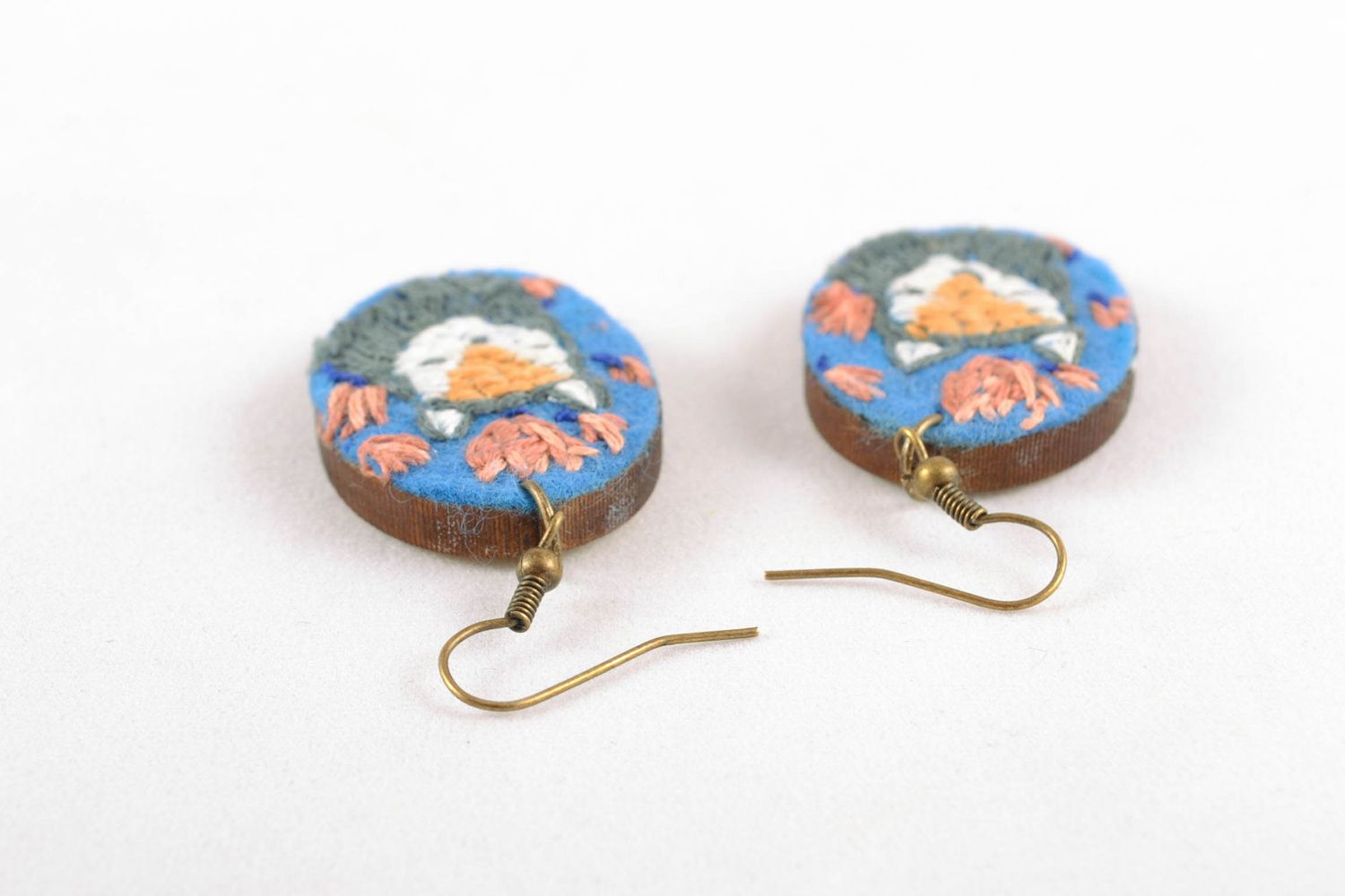 Handmade wooden and felt earrings with satin stitch embroidery photo 4