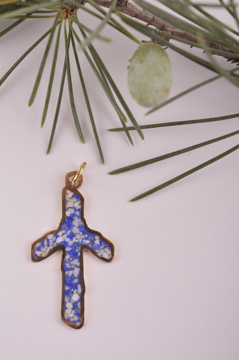 Pendentif croix fait main Bijou croix bleu-blanc mosaïque Idée cadeau original photo 1