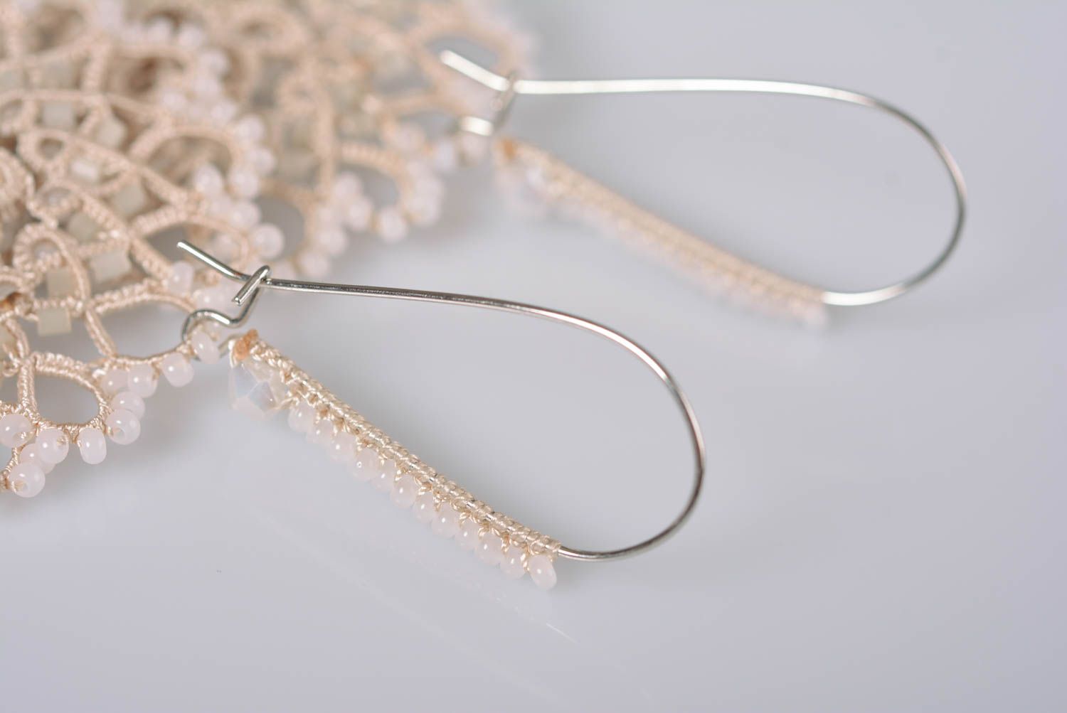 Handmade Spitze Ohrringe Designer Schmuck Accessoire für Frauen mit Rocailles  foto 5