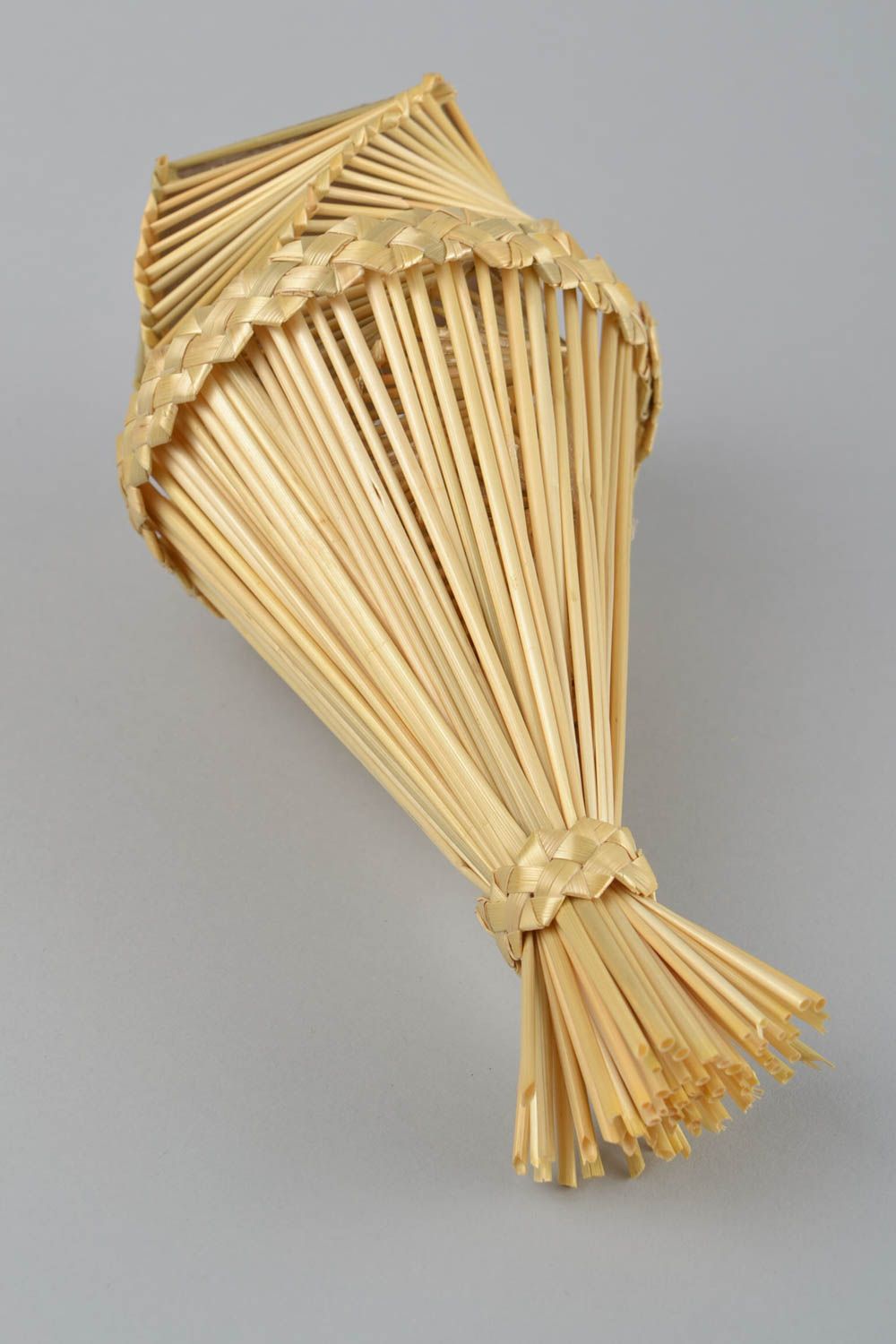 Плетеный сувенир из соломы улей небольшой декор для дома желтый ручная работа фото 5