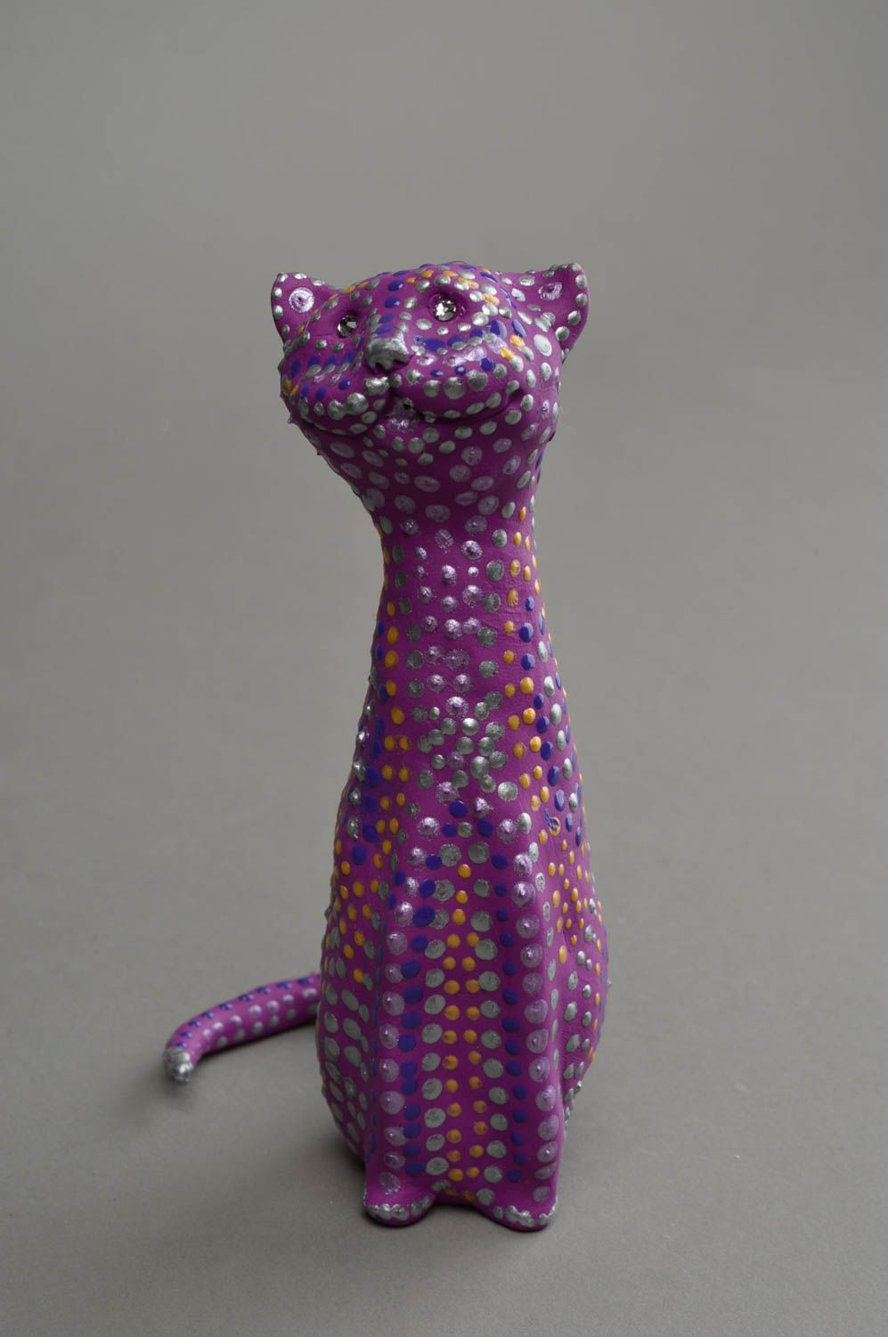 Фиолетовая статуэтка из полимерной глины ручной работы авторского дизайна фото 3
