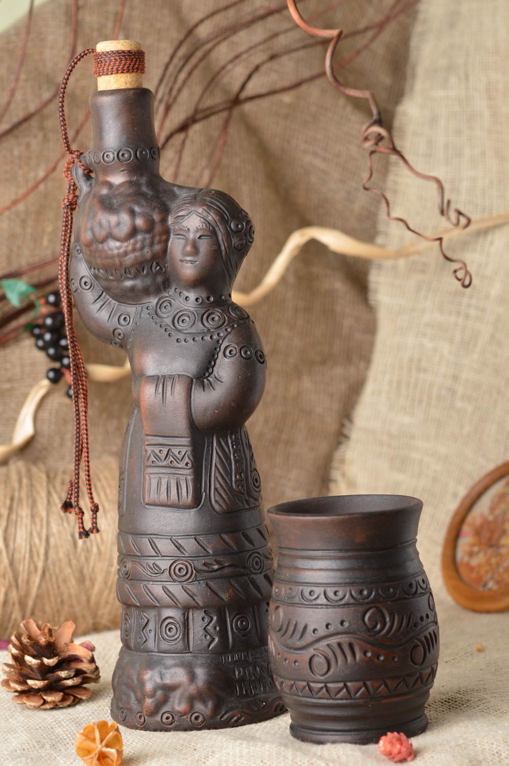 Juego de vajilla cerámica vaso y botella artesanales de color marrón   foto 1