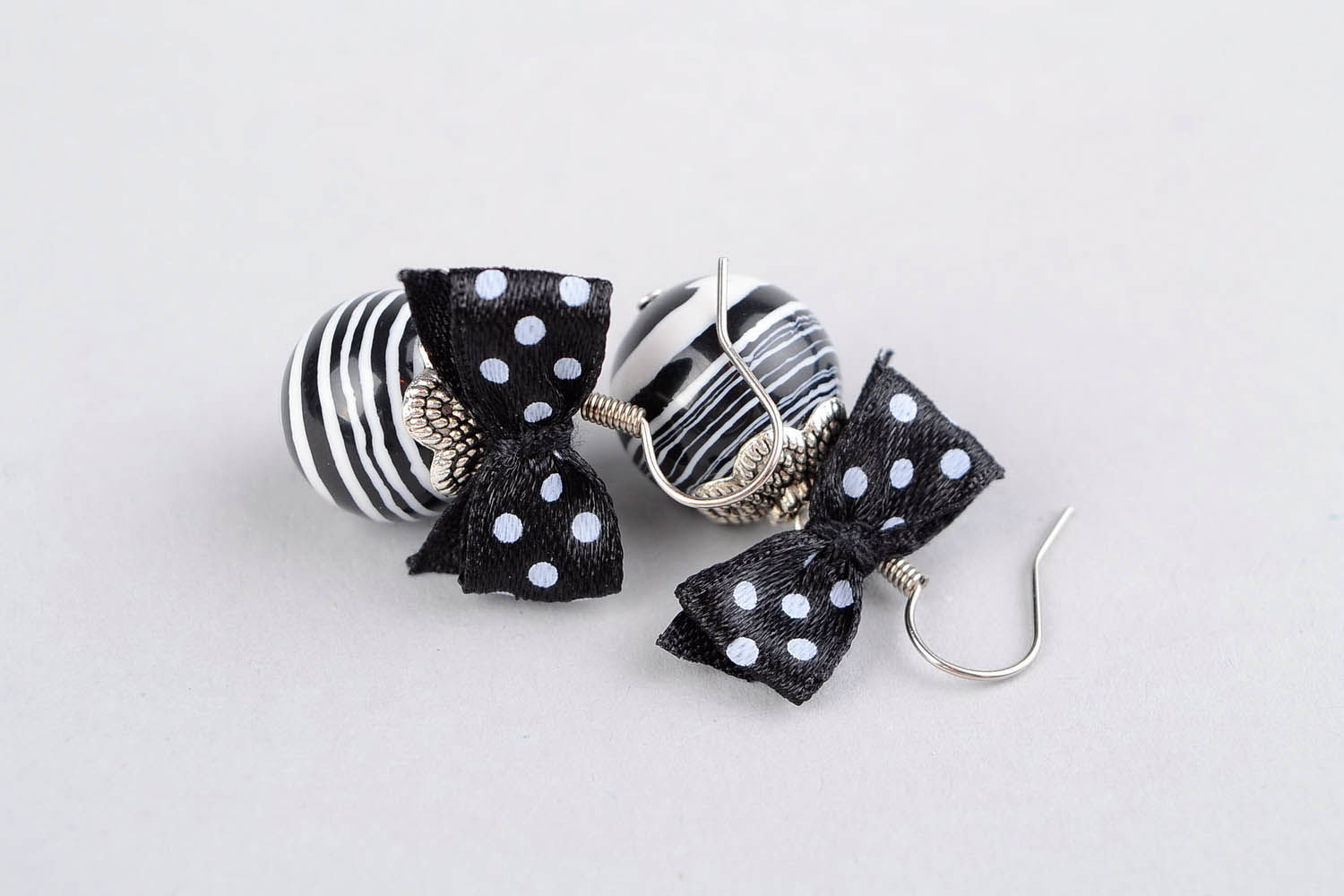 Black and white ball earrings photo 3