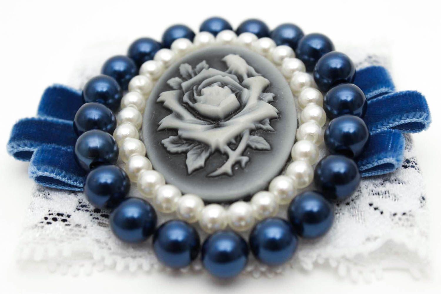 Schöne Brosche handmade Brosche Modeschmuck Accessoire für Frauen blau weiß foto 3