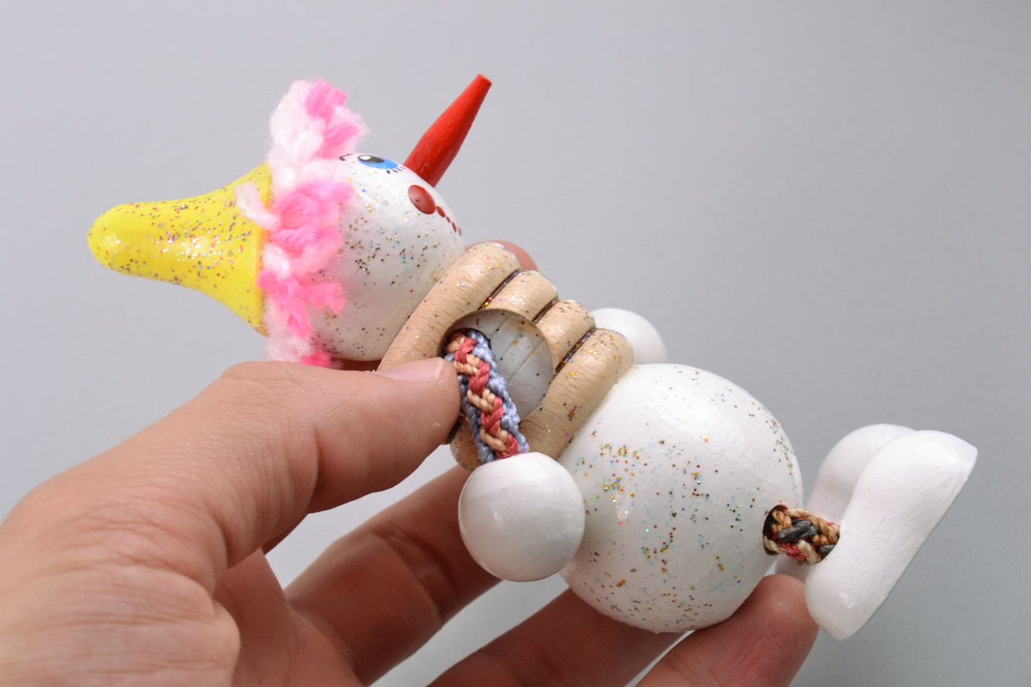 Деревянная игрушка снеговик ручной работы с росписью для детей симпатичная фото 2