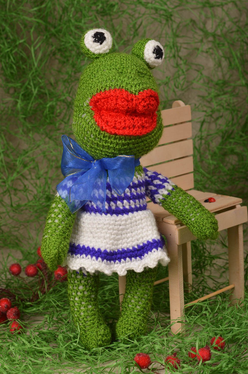 Jouet grenouille Peluche faite main tricotée au crochet vert Cadeau enfant photo 1
