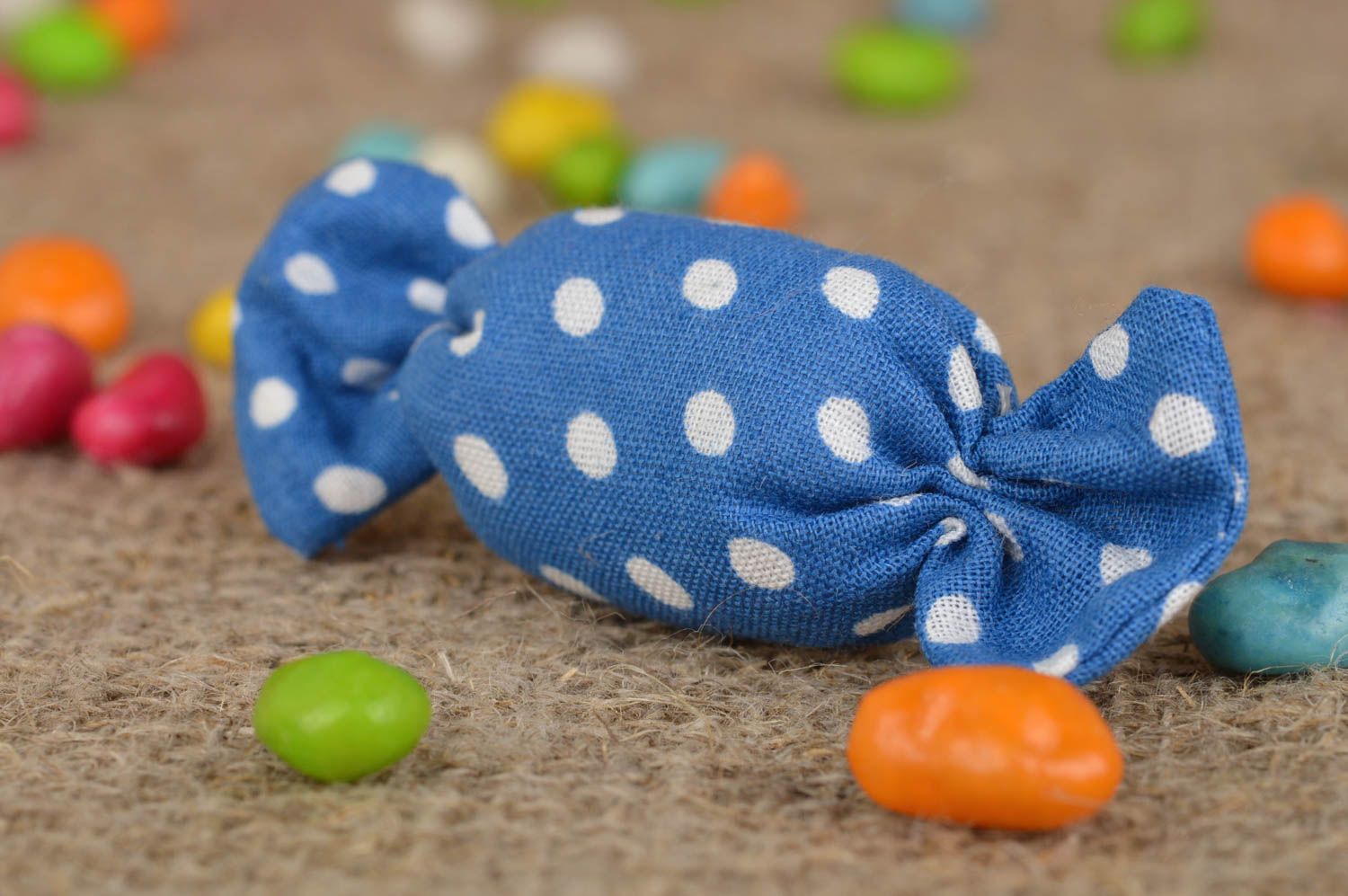 Broche bonbon en tissu de coton bleu à pois faite main accessoire pour fille  photo 1