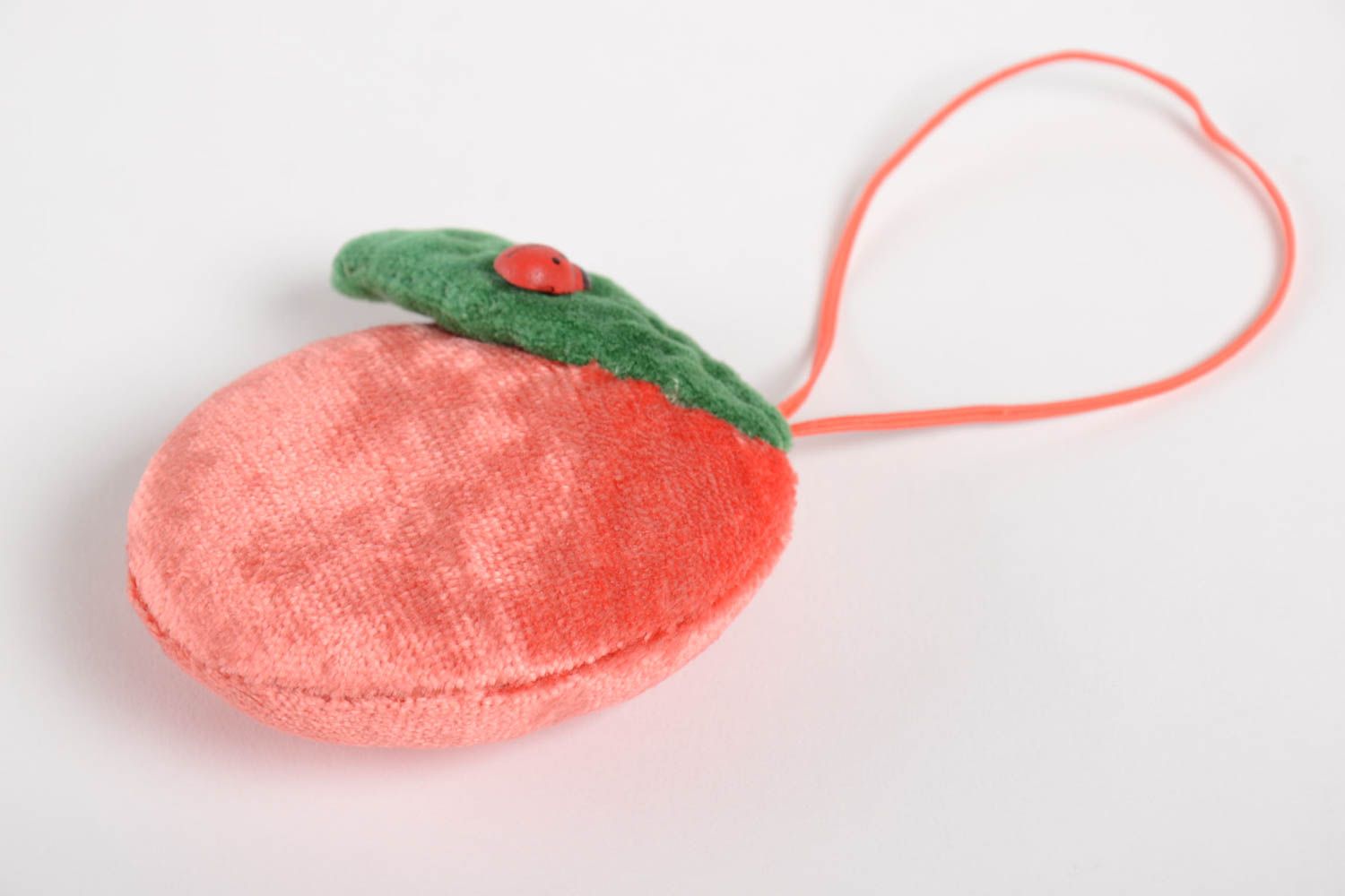Stoff Nadelkissen Apfel handgemacht originell rot grün schön mit Schlaufe foto 5