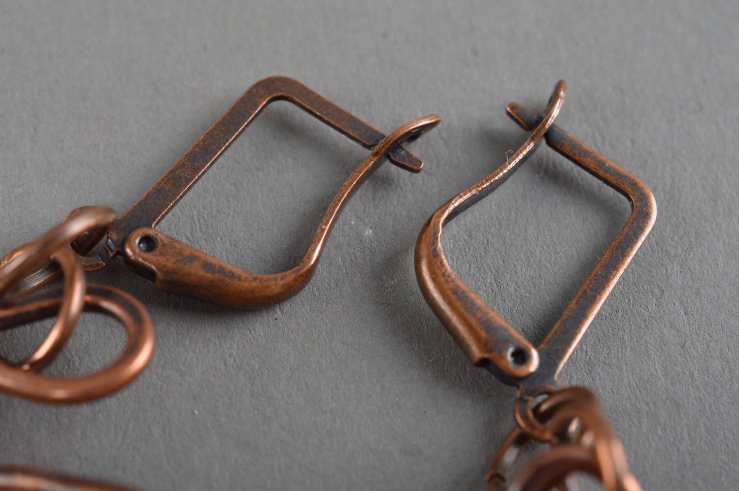 Handmade Ohrringe aus Kupfer mit Anhängern geschmiedet schön elegant lang  foto 4