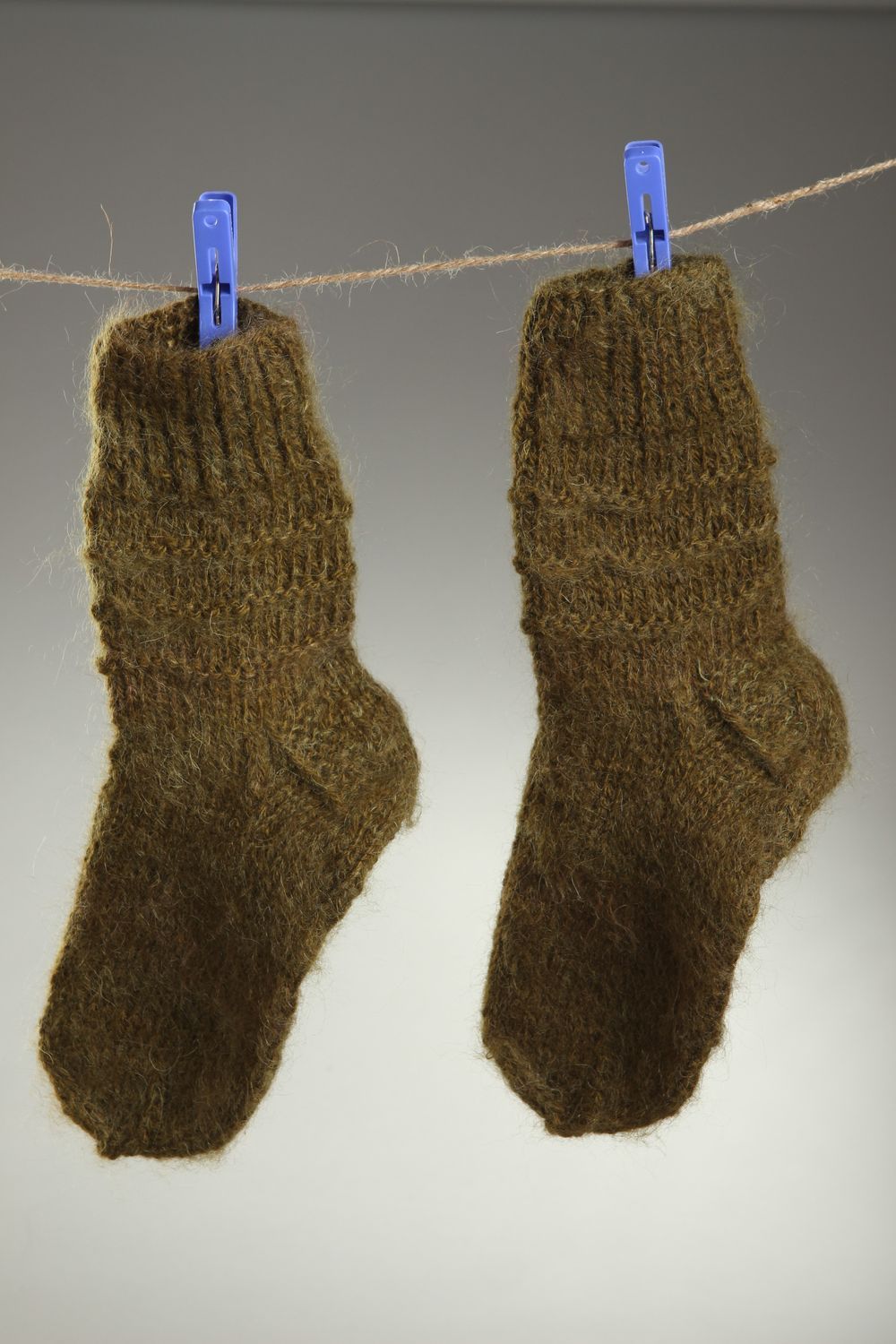 Handmade braune gestrickte Socken Accessoires für Frauen Damen Wollsocken foto 1