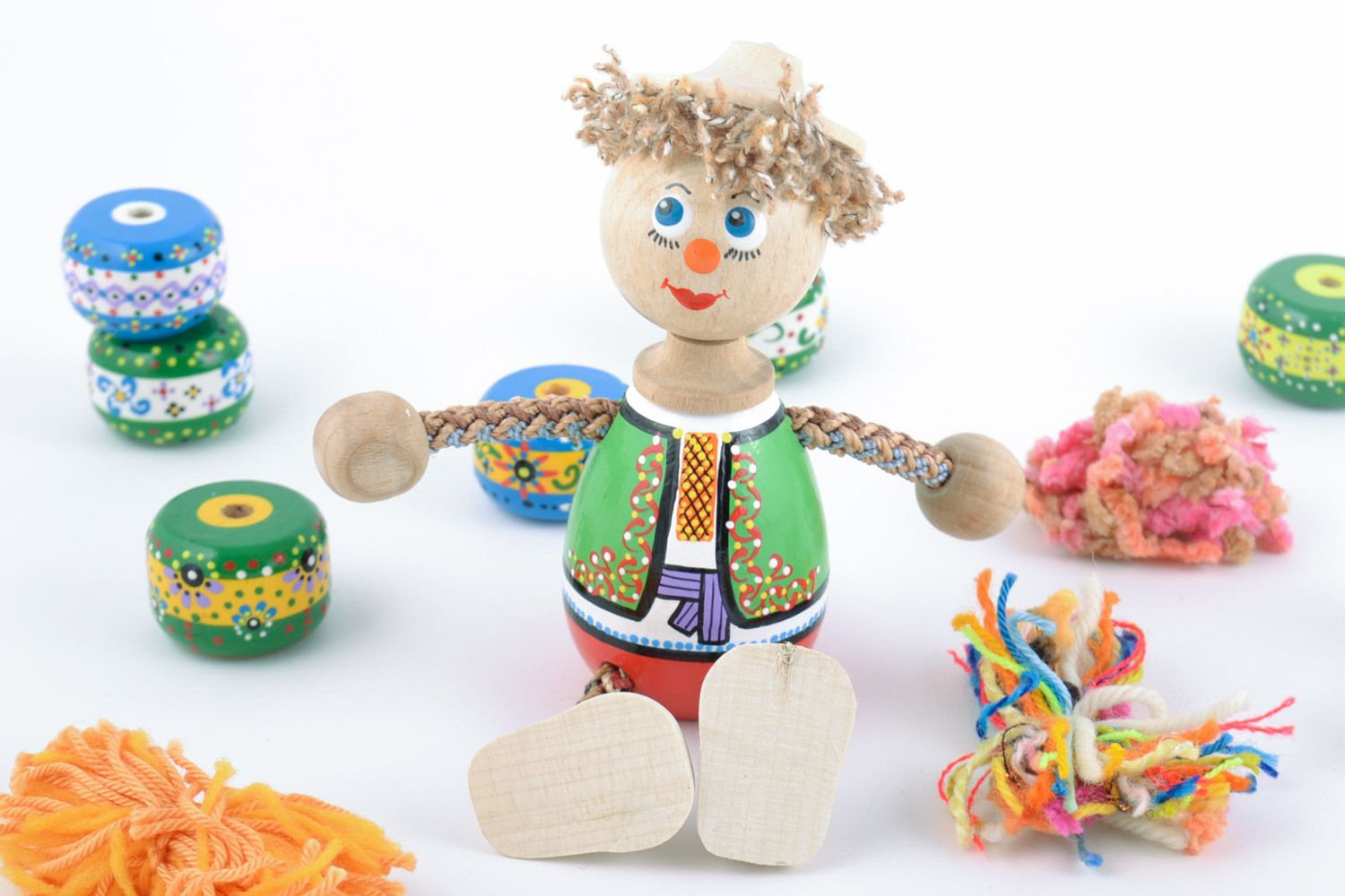 Buntes Öko Spielzeug aus Holz originell handmade in Form vom Jungen Geschenk für Kind foto 1