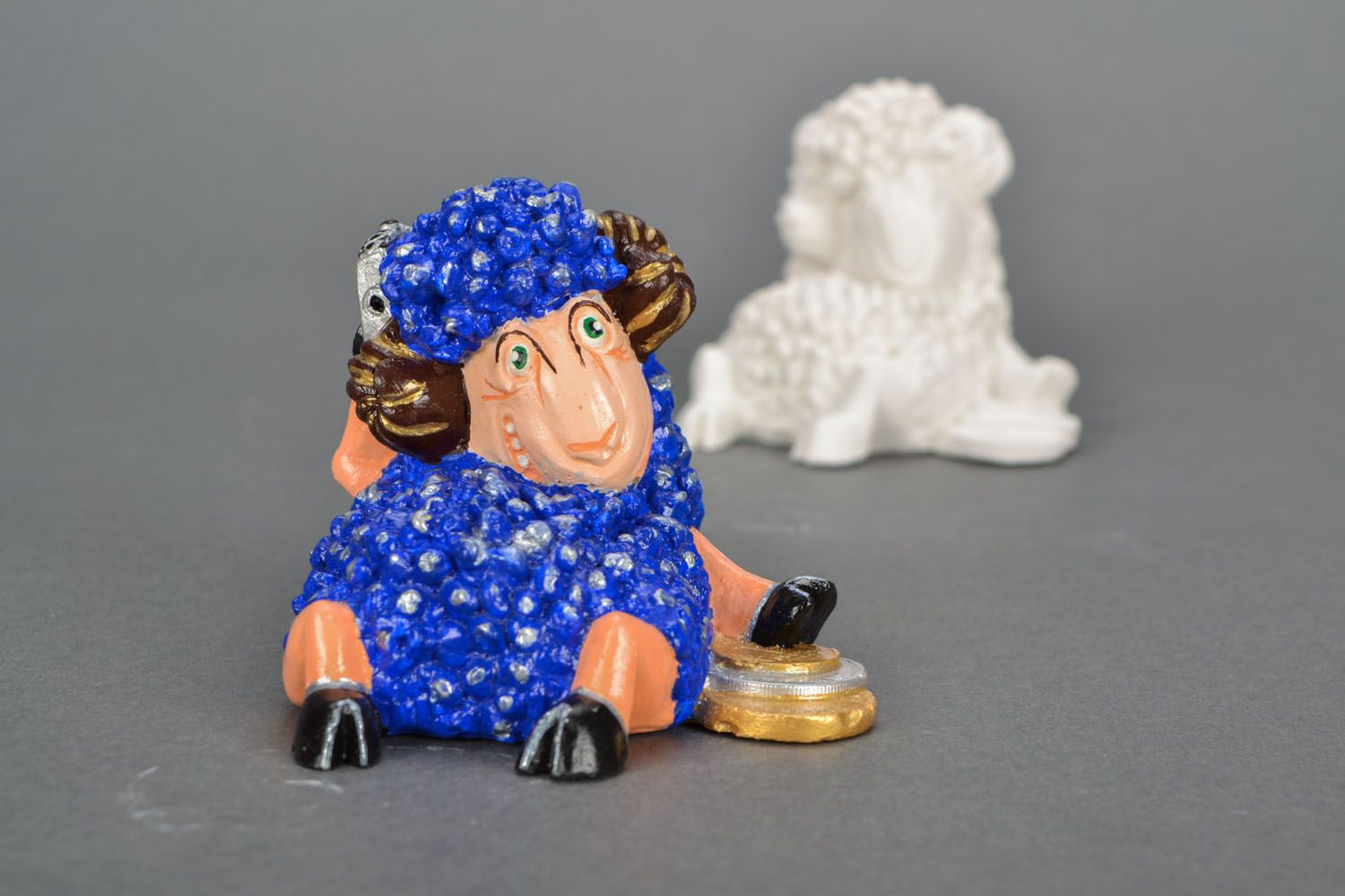 Plaster figurine Lamb with coins photo 1
