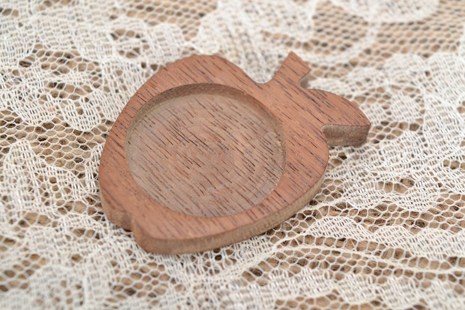 Handgemachter Schmuck Anhänger Rohling aus Holz in Form von Apfel Fourniture  foto 4
