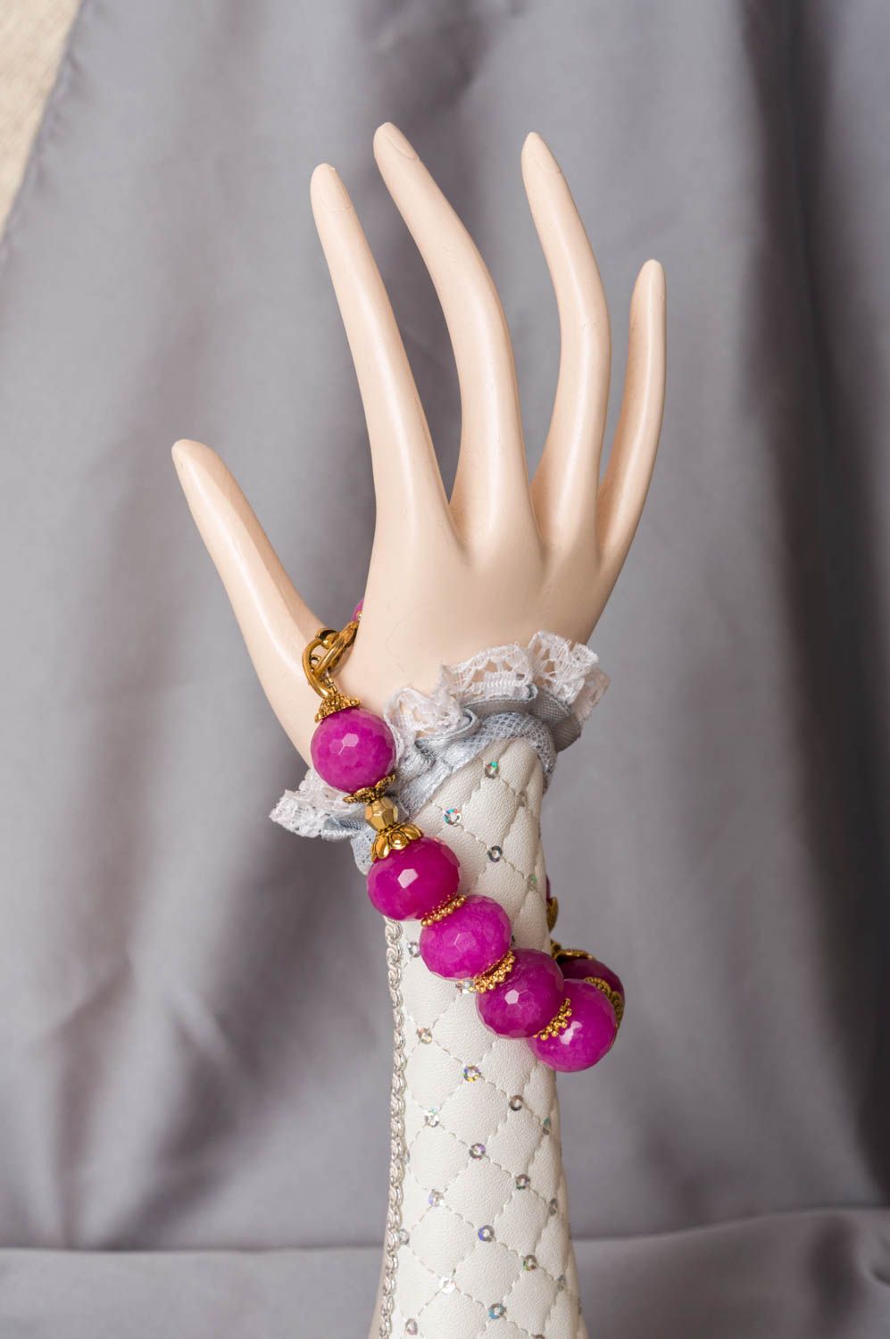 Bracelet en quartz framboise et laiton fait main accessoire stylé pour femme photo 1