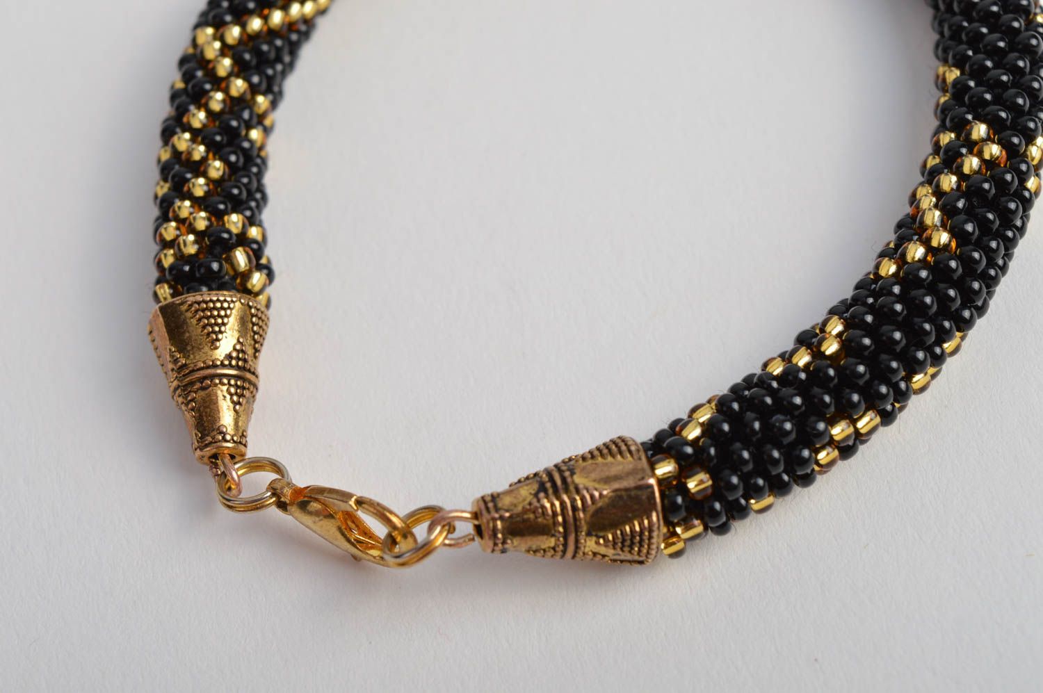 Bracelet perles de rocaille Bijou fait main noir à motif Cadeau pour femme photo 4