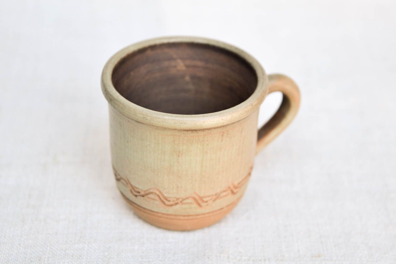 Ceramic handmade drinking cup with handle and Italian style design photo 3