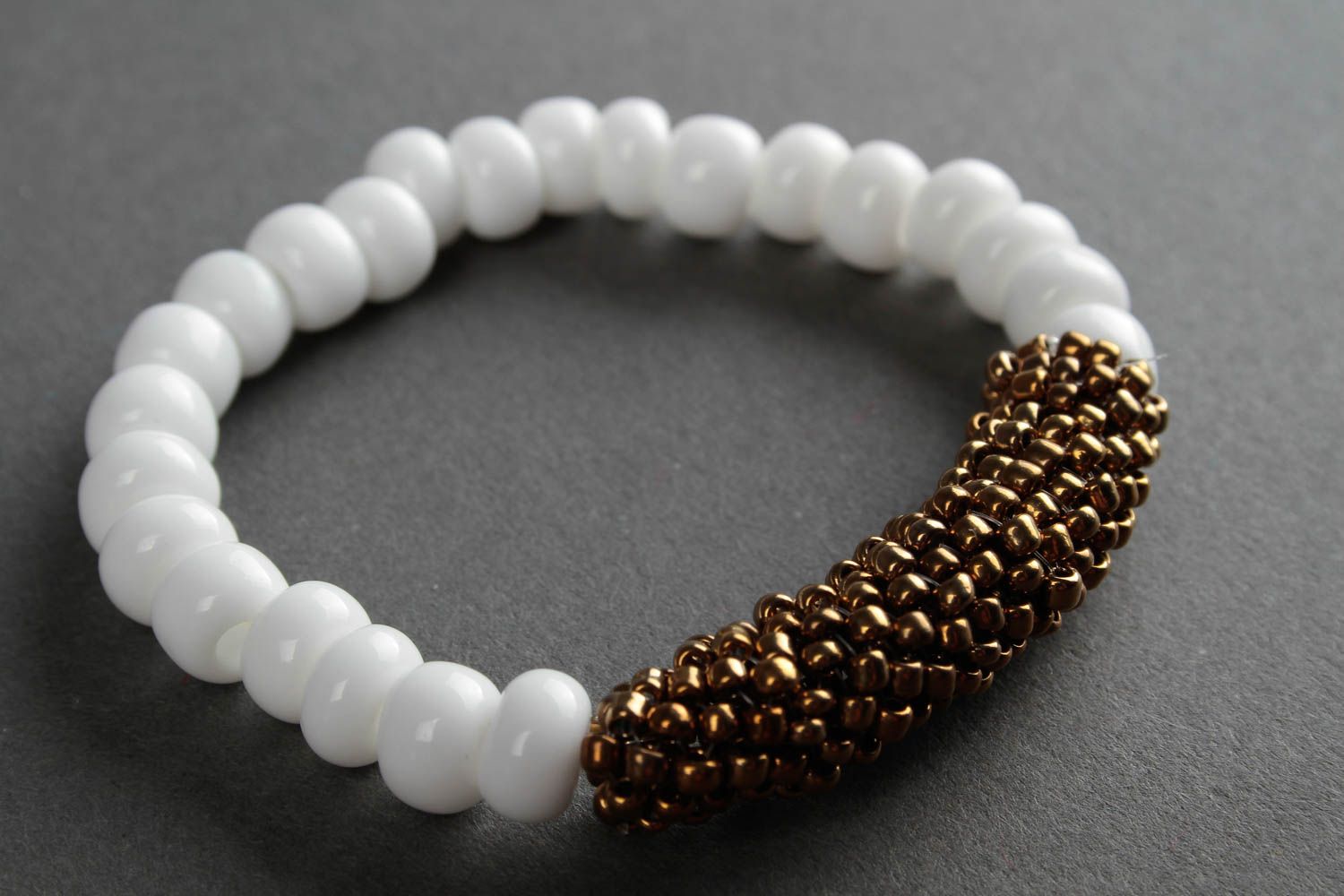 White beads bracelet with golden color centerpiece for young girls photo 2