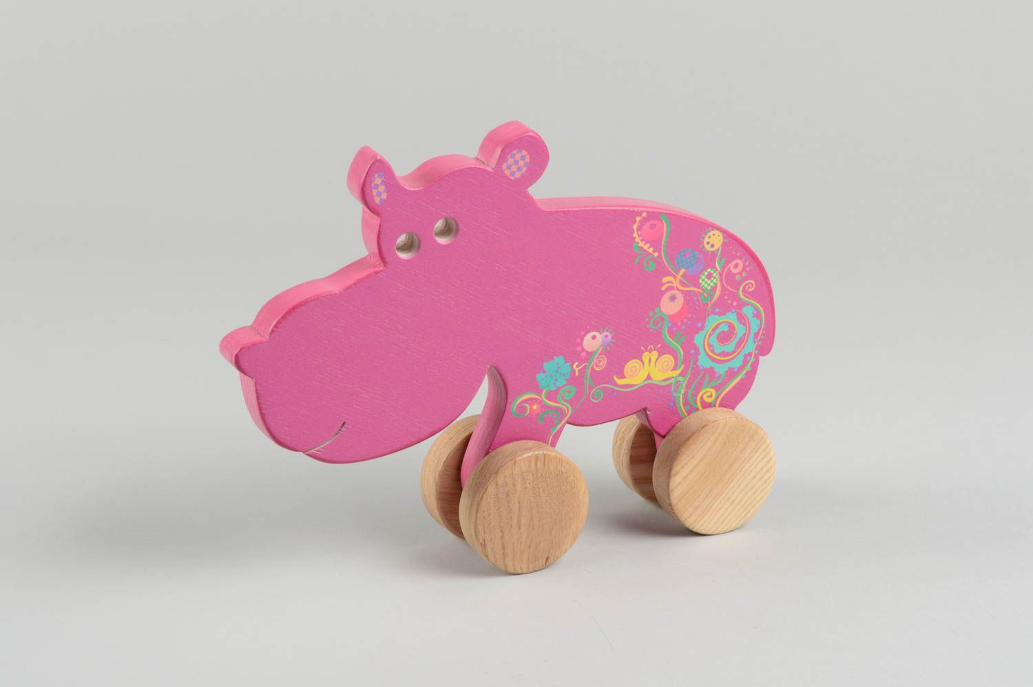 Juguete hecho a mano hipopótamo rosado juguete de madera juguetes con ruedas foto 4