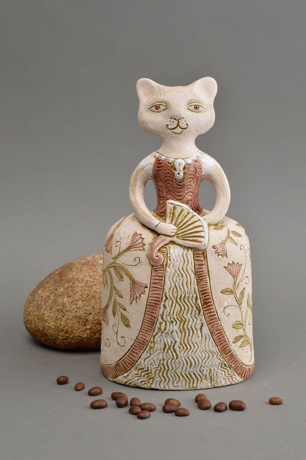Статуэтка из шамотной глины расписанная глазурью в виде кошки ручной работы фото 1