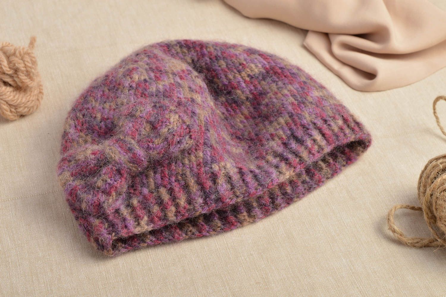 Темная шапка вязаная из ангоры ручной работы с бантиком для девочки фиолетовая фото 1