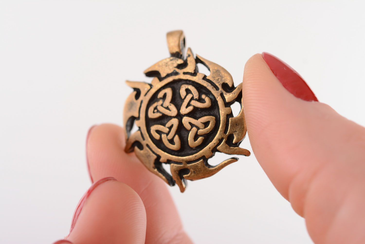 Pendentif en bronze fait main original accessoire design Soleil celtique photo 4