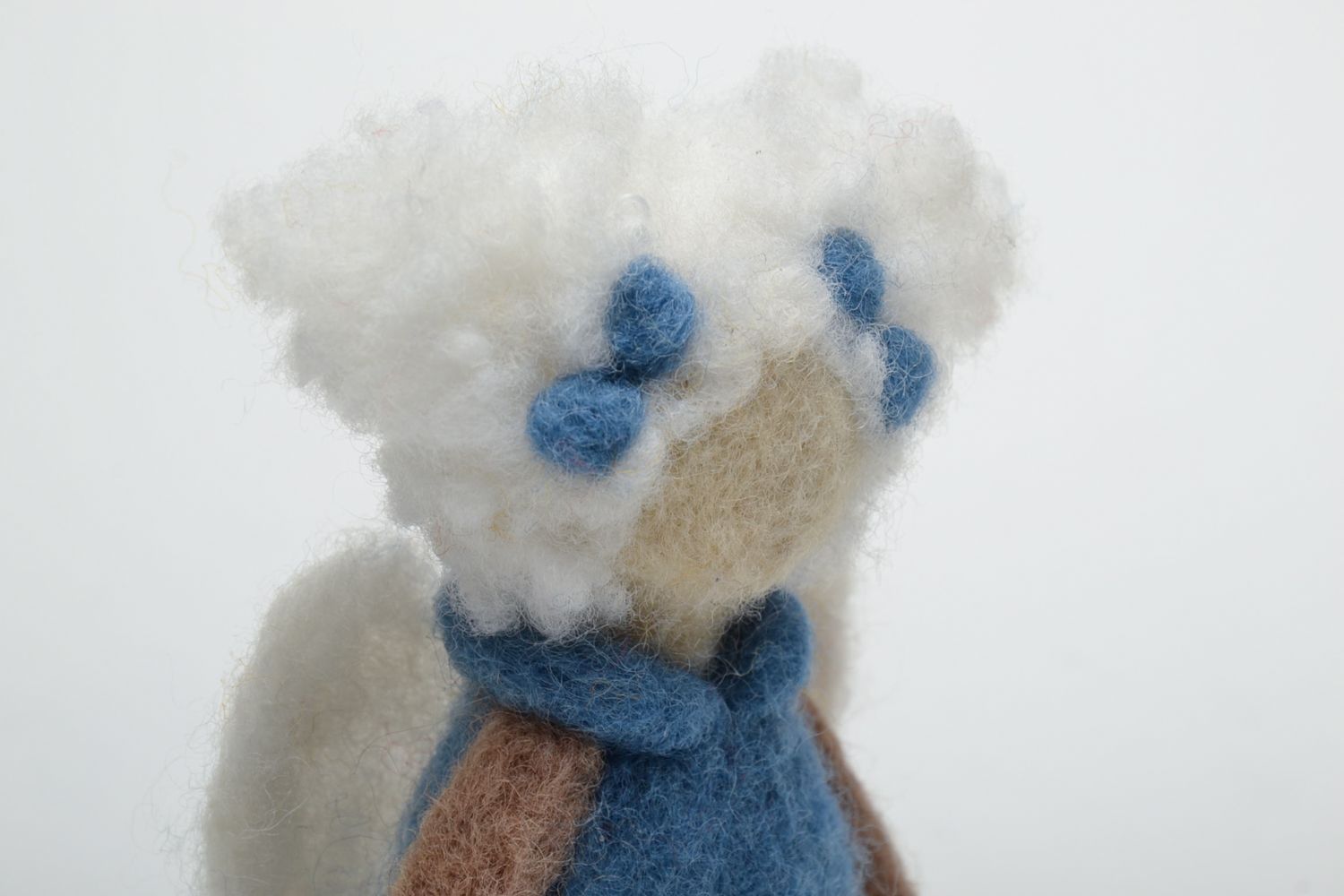 Handgemachte Puppe aus Wolle  foto 3