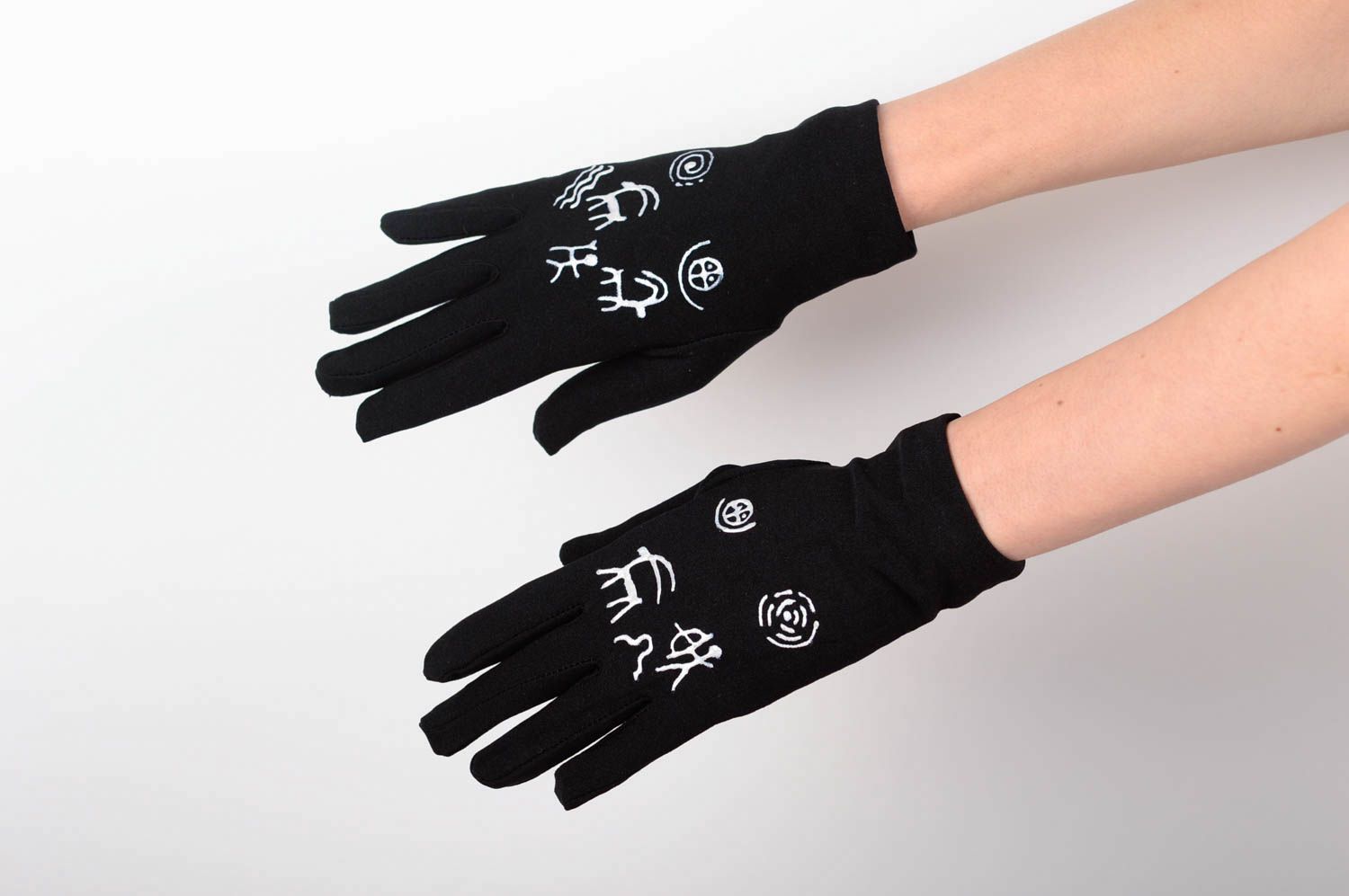 Перчатки ручной работы женские перчатки с росписью черные перчатки с узорами фото 5