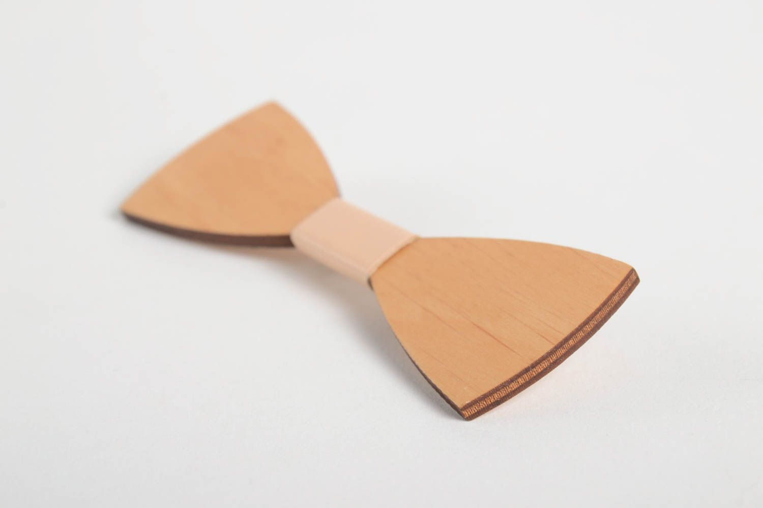 Бабочка ручной работы деревянный галстук-бабочка оригинальная брошь светлая фото 5