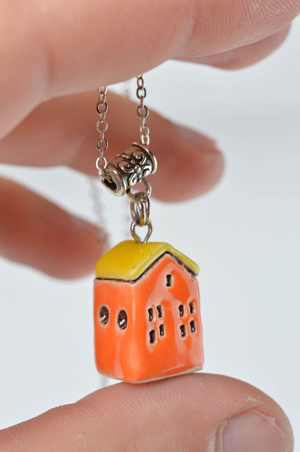 Pendentif maison orange Bijou fait main en céramique peint Cadeau femme photo 5