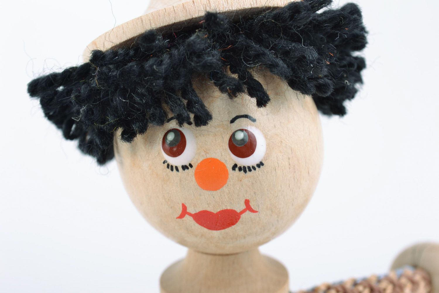 Petit jouet en bois fait main original décoratif peint de couleurs garçon photo 3