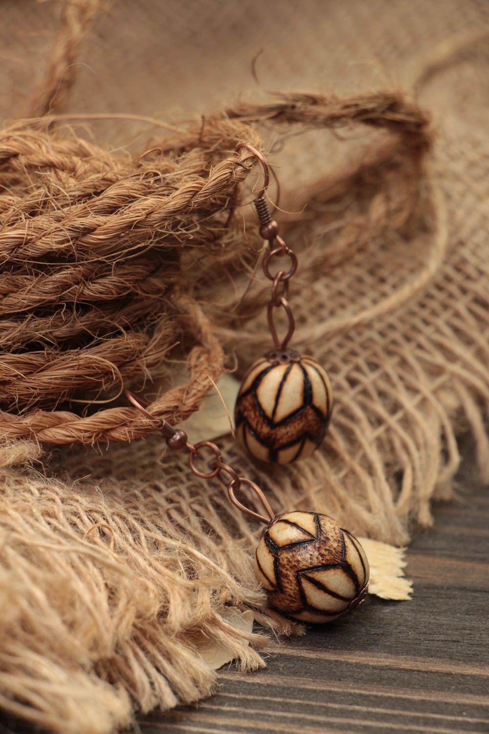 Деревянные серьги ручной работы деревянное украшение модные серьги из дерева фото 1