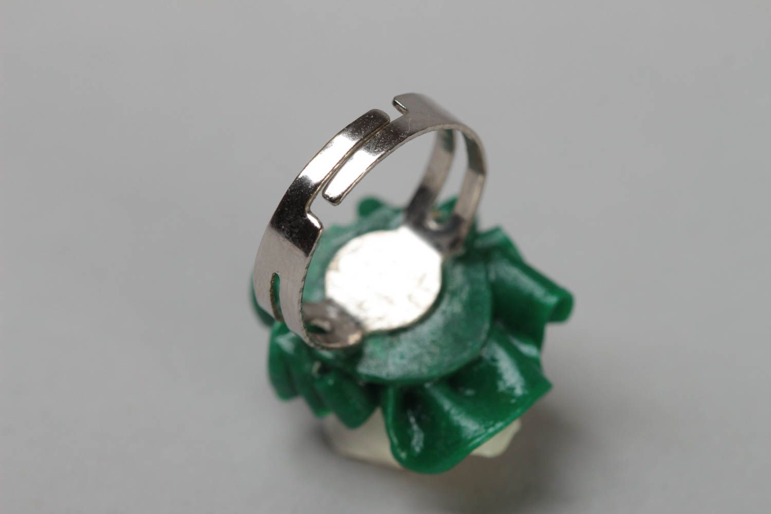 Handmade massiver Ring aus Polymerton mit einstellbarer Größe Weiße Callas foto 4