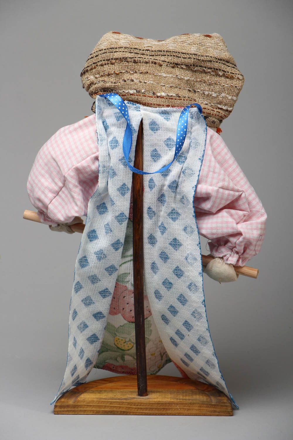 Muñeca artesanal, sotenedor de las toallas foto 3