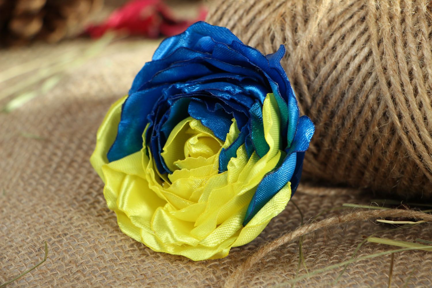Текстильная брошь Желто-синяя роза фото 5