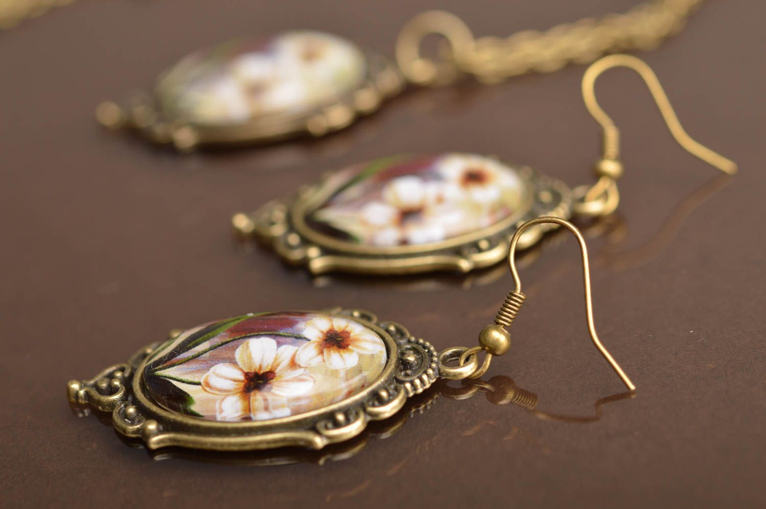 Handmade designer vintage jewelry set metal pendant and earrings with cabochon photo 3