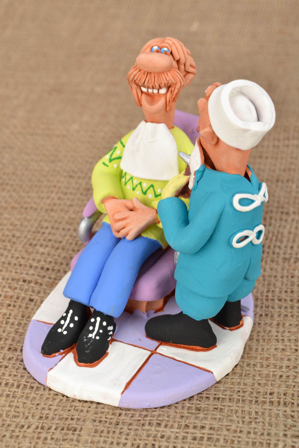 Figurine en terre cuite Dentiste avec patient photo 1
