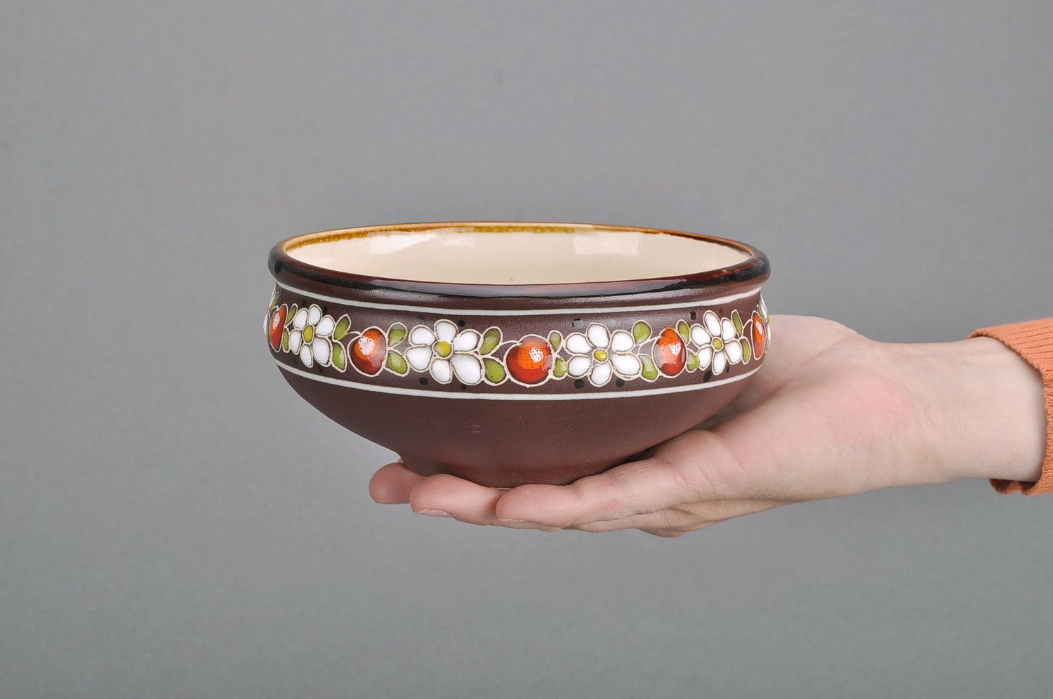 Тарелка-супница из глины с росписью фото 5