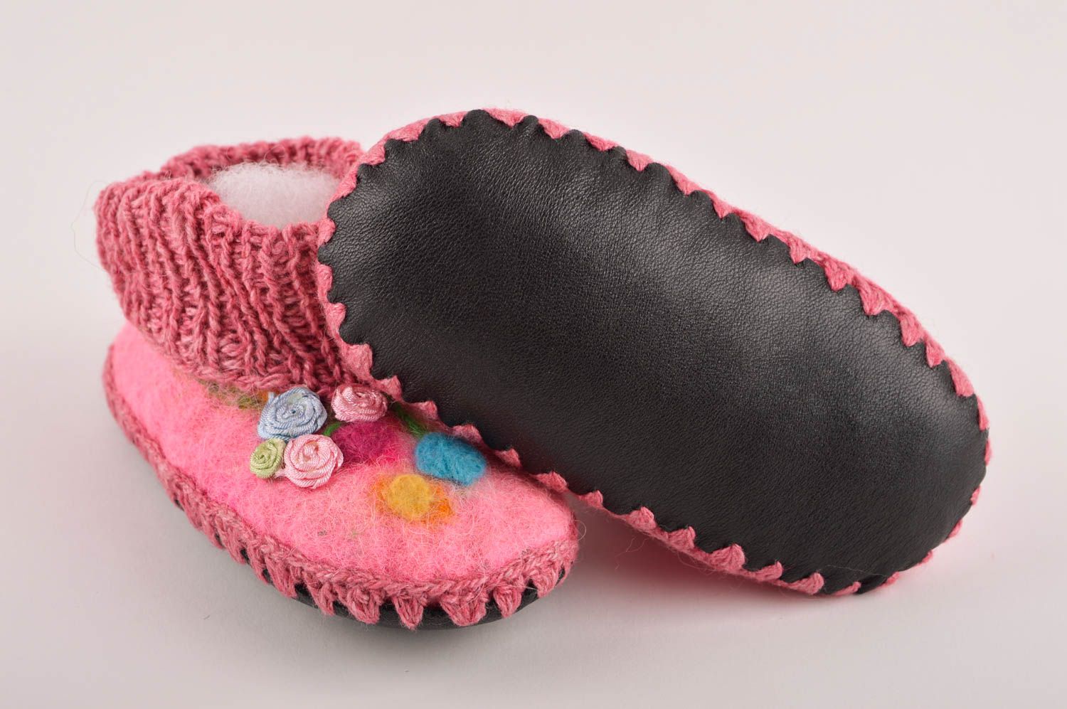 Детские пинетки ручной работы домашняя обувь розовые пинетки из войлока фото 3